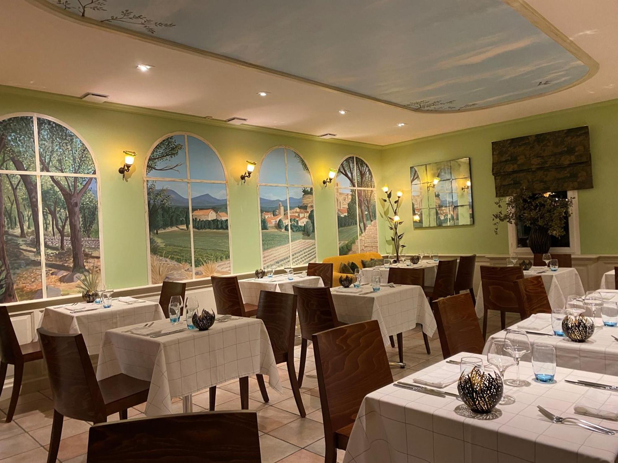 Logis La Bastide De Grignan Hotel & Restaurant "La Chenaie" 외부 사진